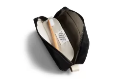 BELLROY Dopp Kit Premium Black Sand -Geschäft Für Reiseaufbewahrungsbedarf compressed bellroy edkb black web 03